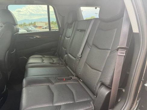 Used 2016 Cadillac Escalade Luxury AWD/4WD image 22