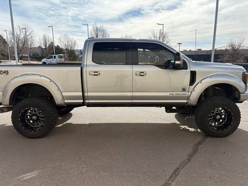 Used 2022 Ford F250 Lariat w/ Black Appearance Package image 8