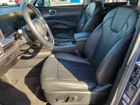Used 2024 Kia Sorento S image 13