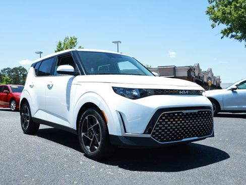 Used 2023 Kia Soul EX FWD image 3
