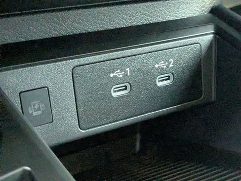 Used 2025 Nissan Kicks SR FWD image 21