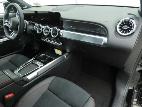 Certified 2025 Mercedes-Benz GLB 35 AMG GLB 35 AMG image 17