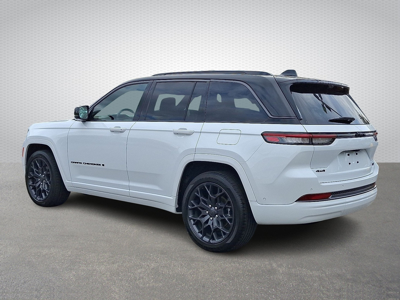 Certified 2026 Jeep Grand Cherokee Summit w/ Obsidian Package AWD/4WD image 4