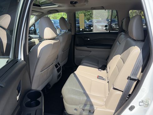 Used 2021 Honda Pilot Touring image 11
