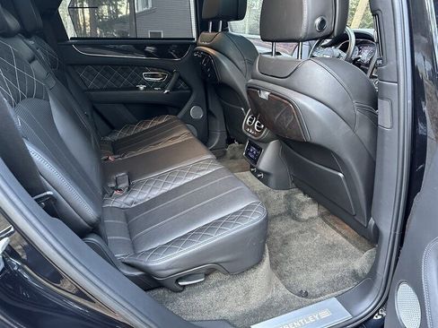 Used 2017 Bentley Bentayga image 15