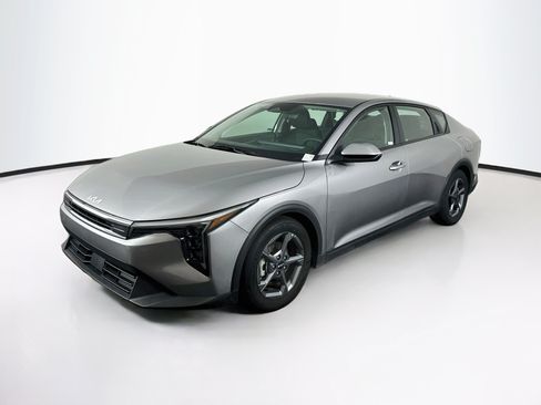 Used 2025 Kia K4 FWD image 3