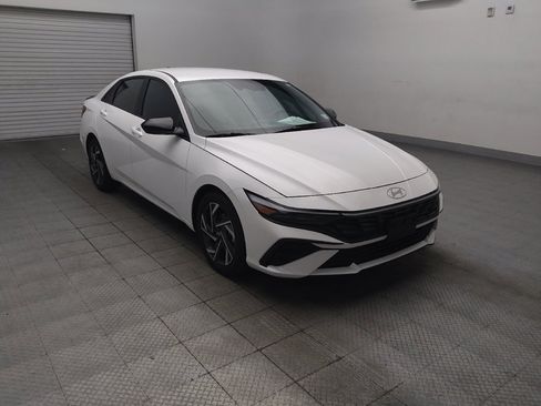 Used 2025 Hyundai Elantra Sport FWD image 13