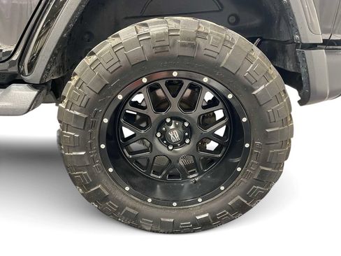 Used 2020 Jeep Wrangler Unlimited Sahara w/ Uconnect 4C Nav & Sound Group AWD/4WD image 10