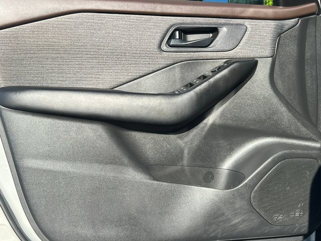 Used 2023 Nissan Rogue S AWD/4WD image 12