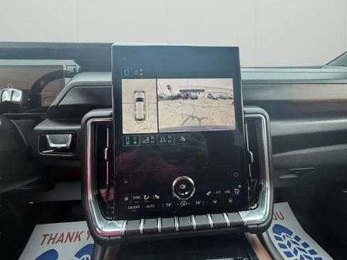 Used 2025 GMC Yukon Denali image 15