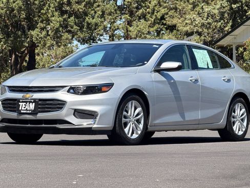Used 2017 Chevrolet Malibu LT FWD image 8