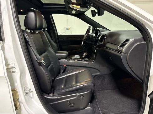 Used 2021 Jeep Grand Cherokee Limited AWD/4WD image 23