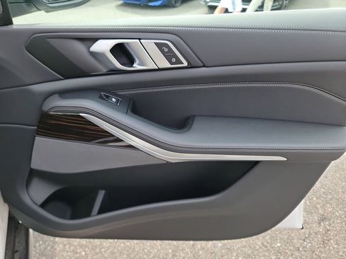 Certified 2025 BMW X5 xDrive50e w/ Premium Package image 11