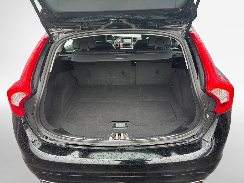 Used 2017 Volvo V60 T5 Premier w/ Convenience Package FWD image 25