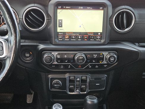 Used 2020 Jeep Gladiator Overland AWD/4WD image 12