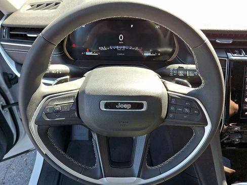 Used 2023 Jeep Grand Cherokee L Laredo AWD/4WD image 16