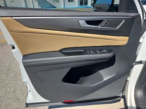 Used 2024 Volkswagen Atlas Cross Sport SE image 13