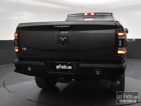 Used 2022 RAM 2500 Laramie w/ Night Edition image 5
