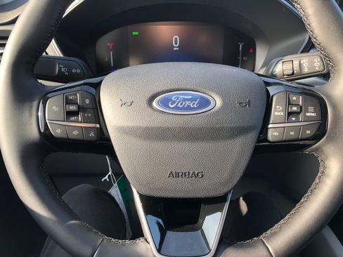 New 2025 Ford Escape SE w/ Class II Trailer Tow Package FWD image 11