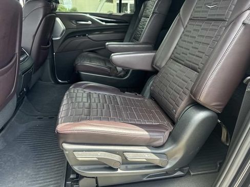 Used 2023 Cadillac Escalade ESV Sport Platinum AWD/4WD image 16