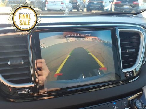 Used 2024 Chrysler Pacifica Touring-L image 20