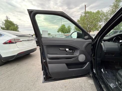 Used 2018 Land Rover Range Rover Evoque SE image 8