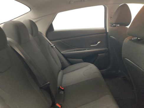 Used 2025 Hyundai Elantra SE FWD image 19