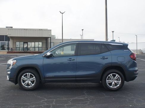 Used 2024 GMC Terrain SLE image 11