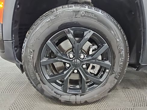 Used 2024 Jeep Grand Cherokee L Laredo image 49