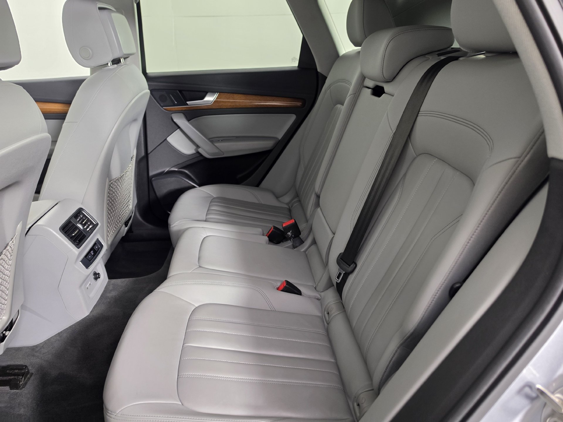 Used 2023 Audi Q5 2.0T Premium w/ Convenience Package AWD/4WD image 29
