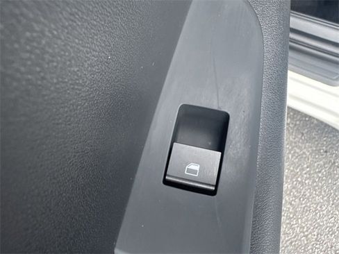 Certified 2025 Kia Niro LX image 26