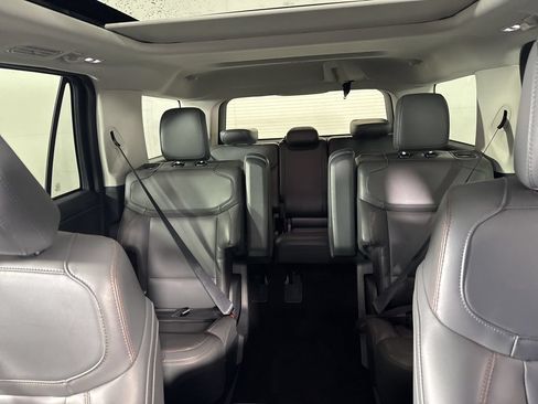 Used 2025 Ford Expedition Active AWD/4WD image 18