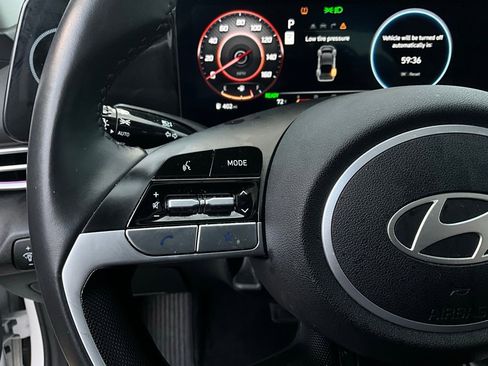 Used 2025 Hyundai Elantra Limited image 32