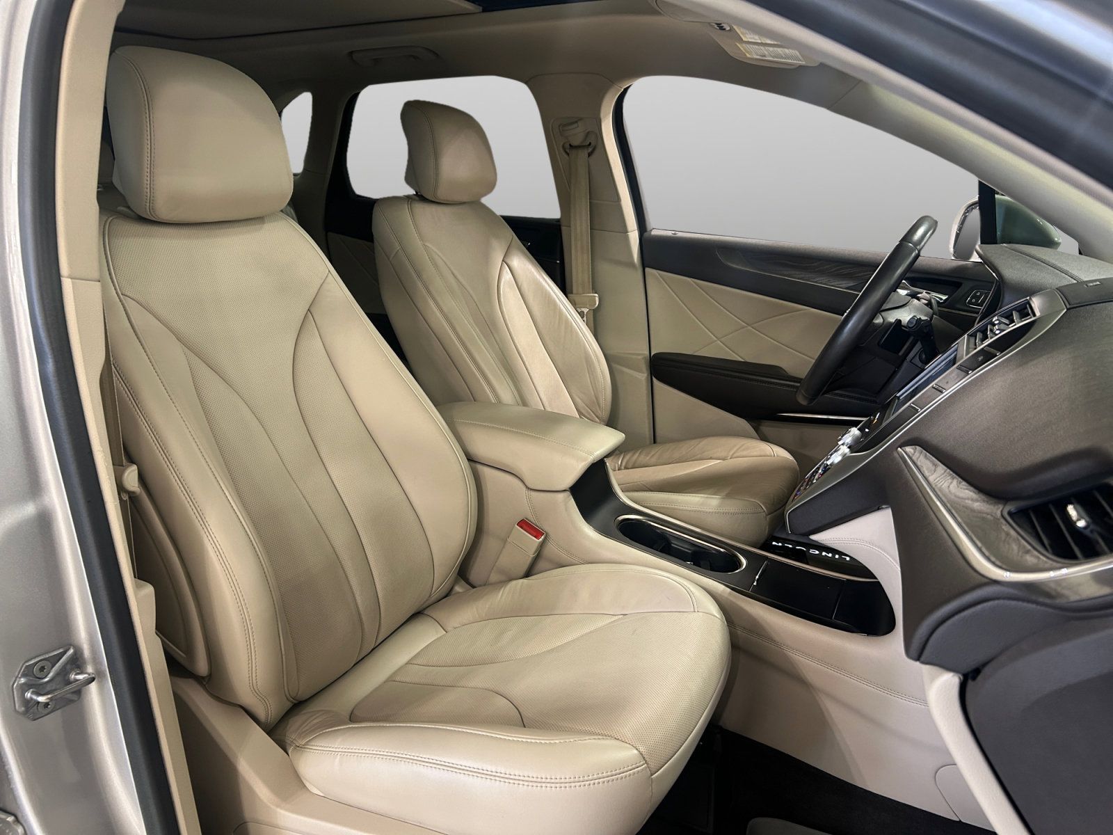 Used 2019 Lincoln MKC Reserve w/ MKC Climate Package FWD image 24