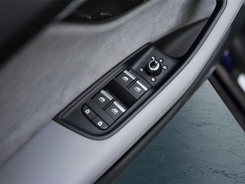 Used 2024 Audi SQ7 Prestige w/ Prestige Package image 26