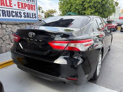 Used 2018 Toyota Camry LE image 5