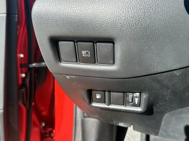 Used 2021 Toyota C-HR XLE FWD image 18