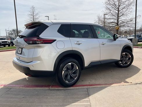 Used 2025 Nissan Rogue SV image 6