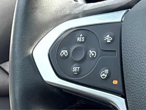 Used 2023 Chevrolet Traverse LT image 15