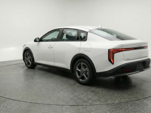 Used 2025 Kia K4 LXS image 6