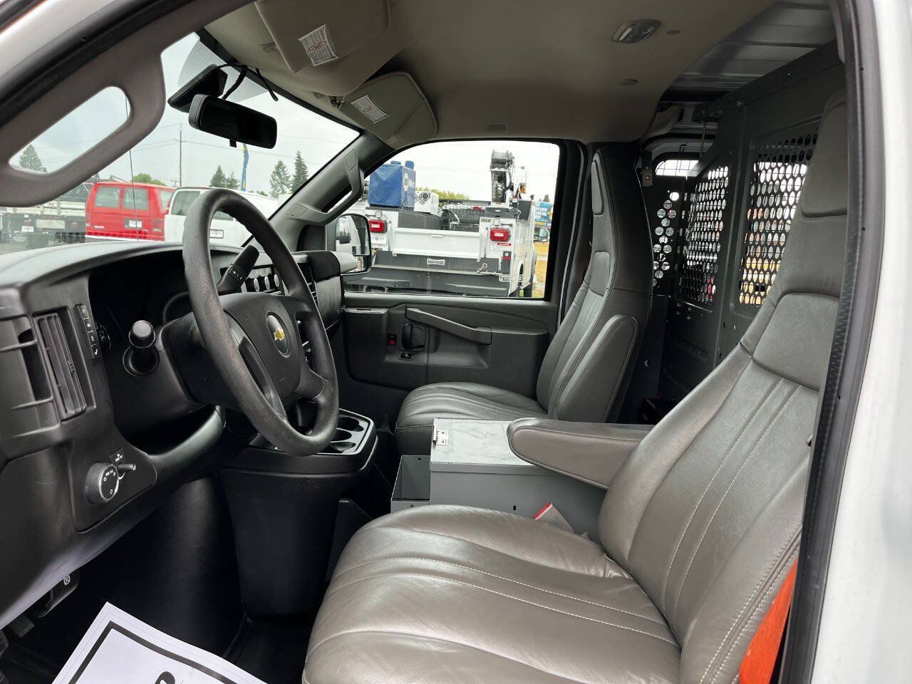 Used 2017 Chevrolet Express 2500 RWD image 10