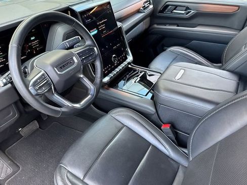 Used 2025 GMC Yukon XL Denali image 10