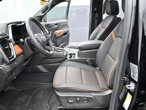 Used 2025 GMC Canyon AT4 w/ Technology Plus Package image 12