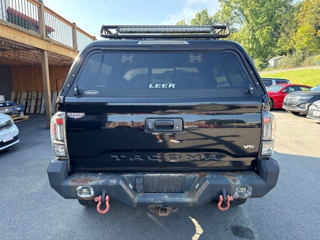 Used 2017 Toyota Tacoma TRD Sport w/ Tow Package (A/T) AWD/4WD image 7