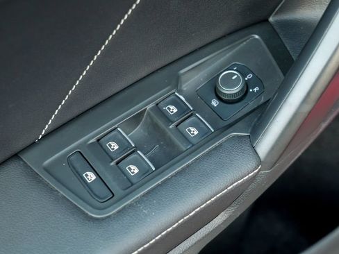 Used 2022 Volkswagen Tiguan SE AWD/4WD image 18