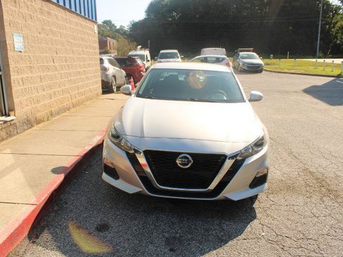 Used 2021 Nissan Altima 2.5 S w/ Driver Assist Package FWD image 2