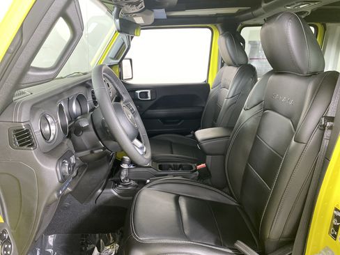 Used 2023 Jeep Wrangler Unlimited Sahara AWD/4WD image 17