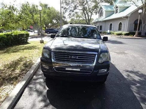 Used 2010 Ford Explorer XLT image 4