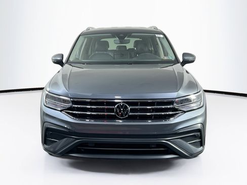 Used 2023 Volkswagen Tiguan SE image 2