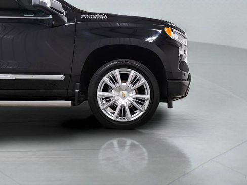 Used 2024 Chevrolet Silverado 1500 High Country w/ High Country Premium Package AWD/4WD image 7